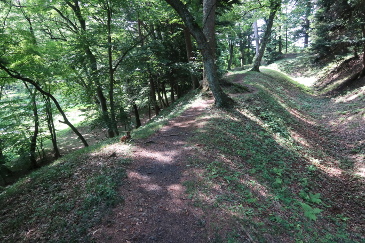 白河の関跡　土塁